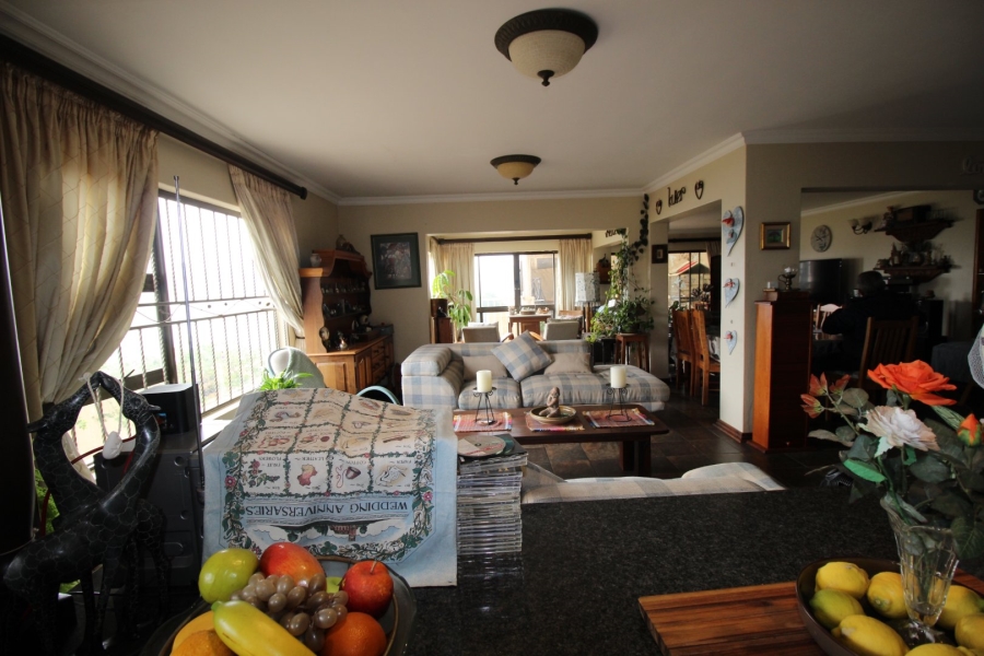 4 Bedroom Property for Sale in Lake Deneysville Free State